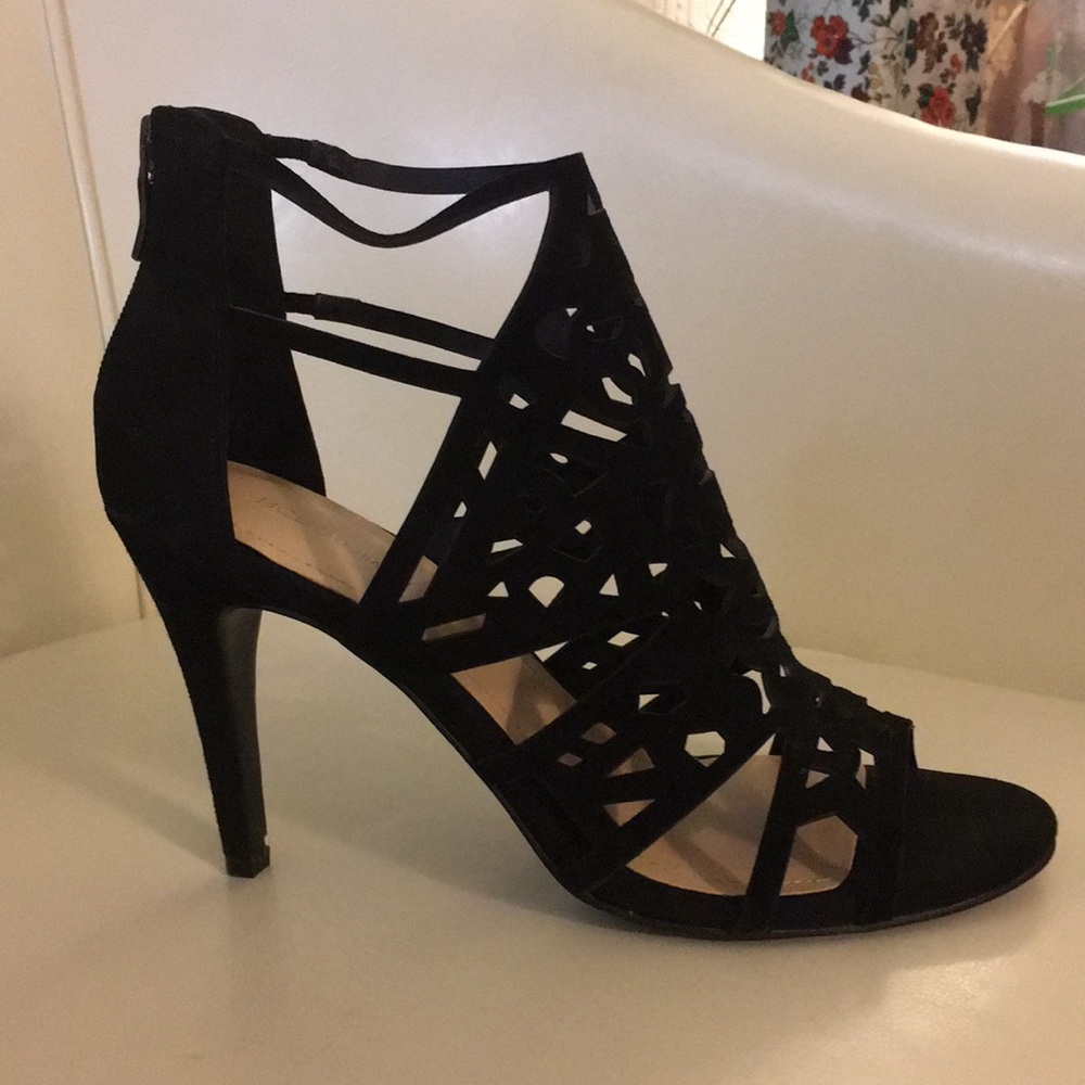 BCBG LAZER CUT BLACK HEELS NWOT